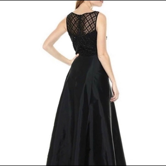 Stunning and beautiful Adrianna Papell high low black ball gown size 12 - Picture 2 of 11